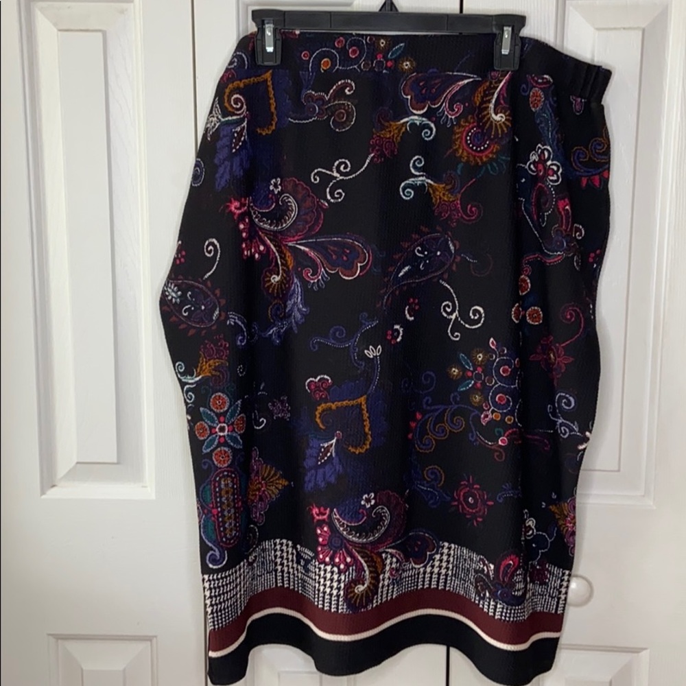 NWOT Plus Size Pattern Skirt